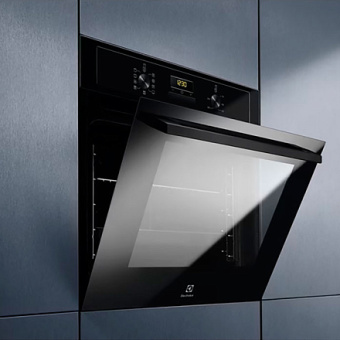 Духовой шкаф Electrolux EOF3H50BK